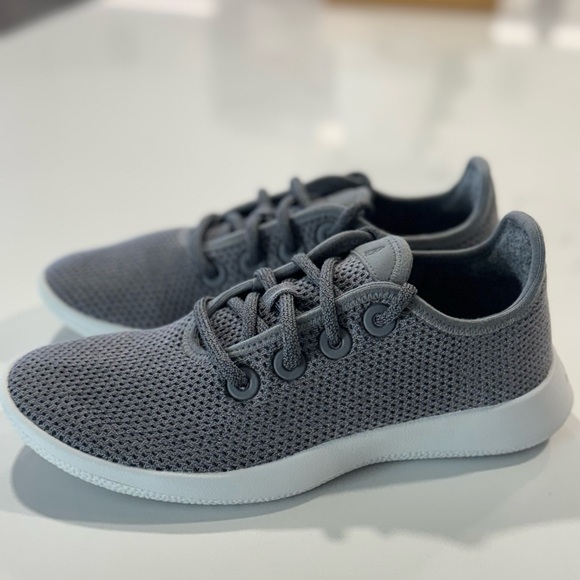 Allbirds Women’s Tree Runners. Classic Mist Color. Size 7 - Picture 3 of 6